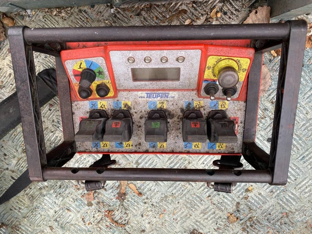 Autopropulsată platformă Teupen LEO35T/PLUS a réparer: Foto 17