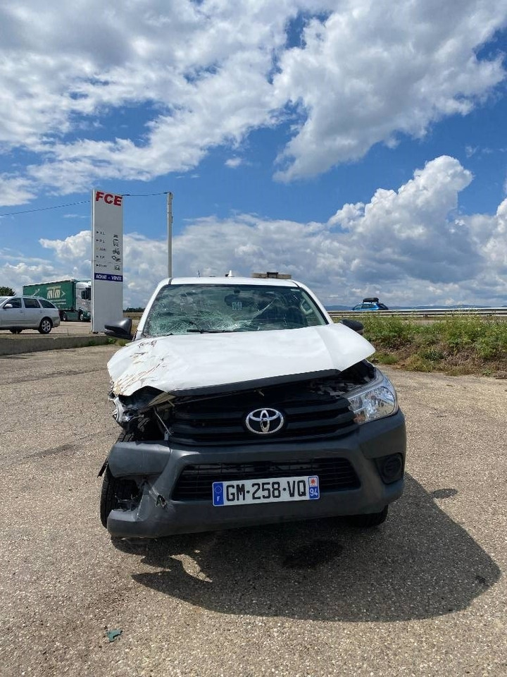 Toyota HILUX 2.4 D4D /MINIMAX COMBINE LONGWAY endommagé - Maşină pentru vidanjări: Foto 2 Toyota HILUX 2.4 D4D /MINIMAX COMBINE LONGWAY endommagé - Maşină pentru vidanjări: Foto 2