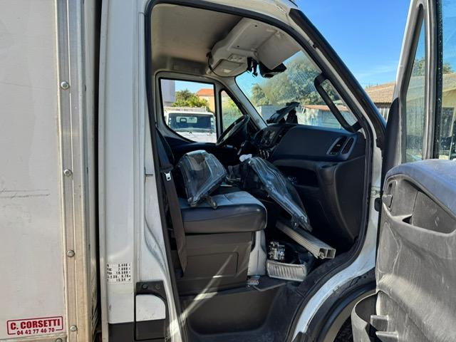 Iveco 70C180 CAISSE HAYON - Autoutilitară box: Foto 4 Iveco 70C180 CAISSE HAYON - Autoutilitară box: Foto 4