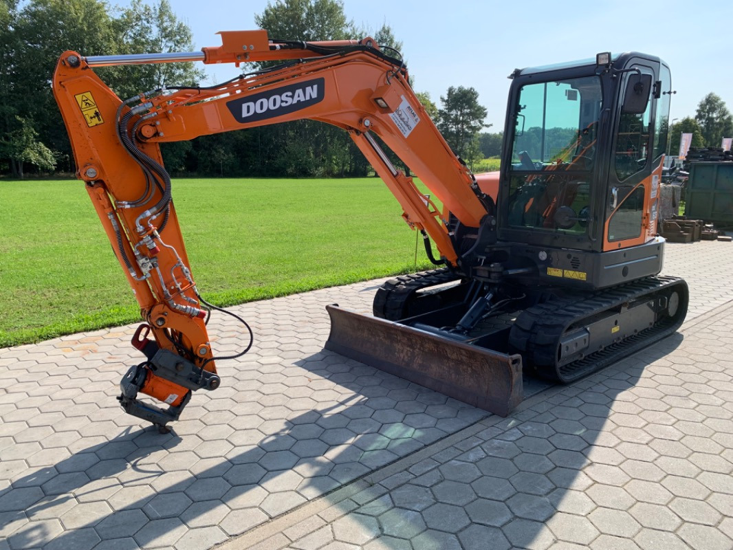 Doosan DX63-3 - Mini excavator: Foto 1 Doosan DX63-3 - Mini excavator: Foto 1