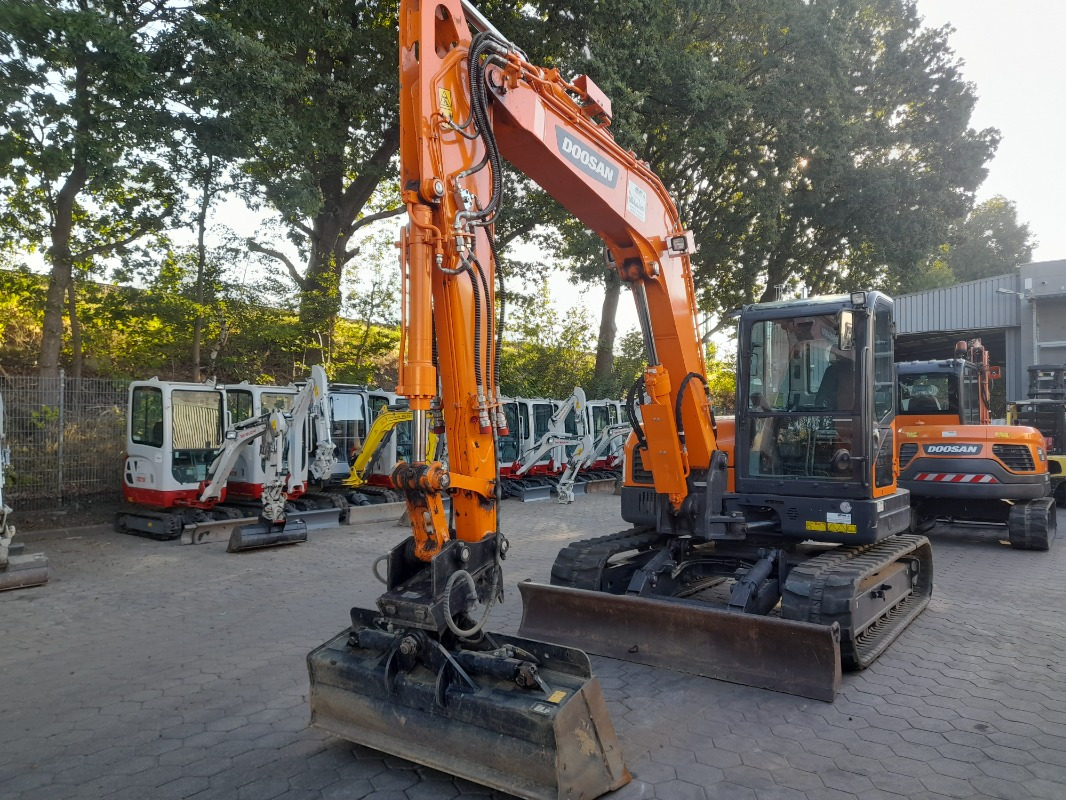Doosan DX85R-3 - Excavator: Foto 1 Doosan DX85R-3 - Excavator: Foto 1