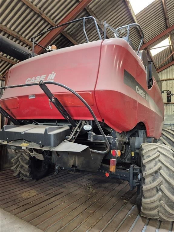 Combină de recoltat cereale Case IH Axial-Flow 8010 MacDon skærebord: Foto 8
