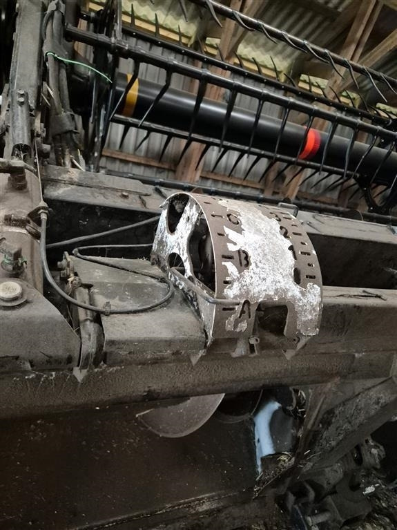 Combină de recoltat cereale Case IH Axial-Flow 8010 MacDon skærebord: Foto 21
