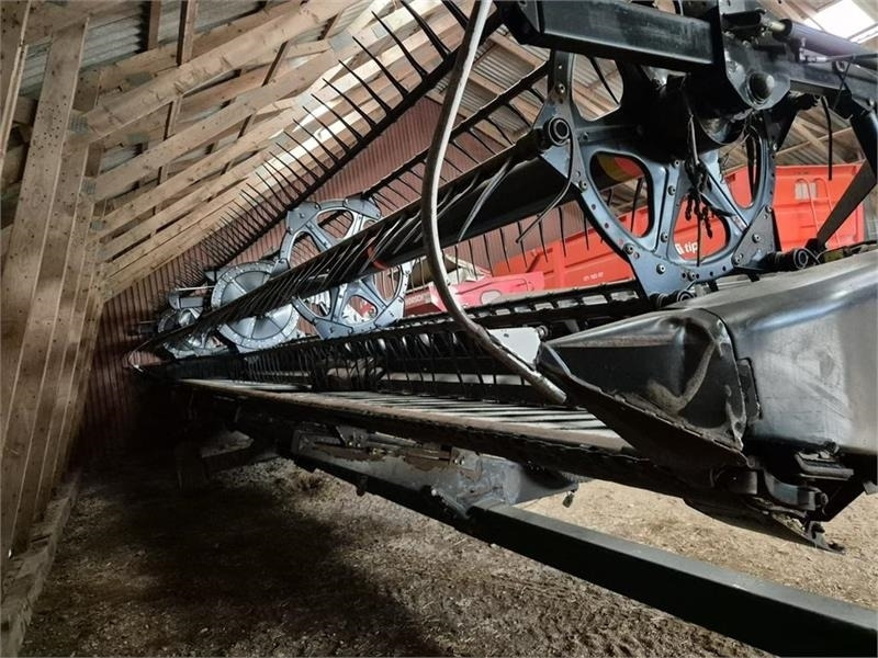Combină de recoltat cereale Case IH Axial-Flow 8010 MacDon skærebord: Foto 22