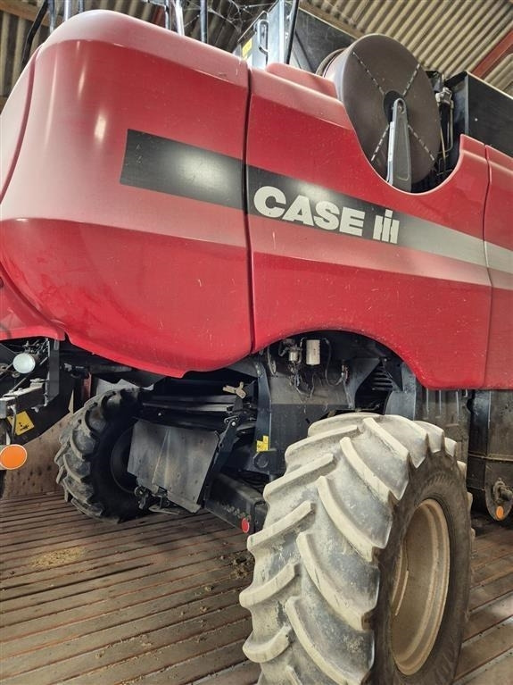 Combină de recoltat cereale Case IH Axial-Flow 8010 MacDon skærebord: Foto 6
