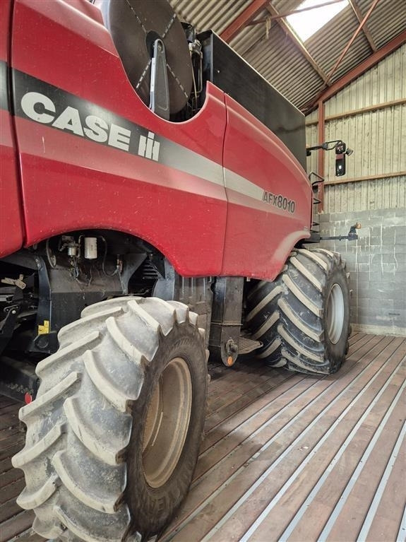 Case IH Axial-Flow 8010 MacDon skærebord - Combină de recoltat cereale: Foto 2 Case IH Axial-Flow 8010 MacDon skærebord - Combină de recoltat cereale: Foto 2