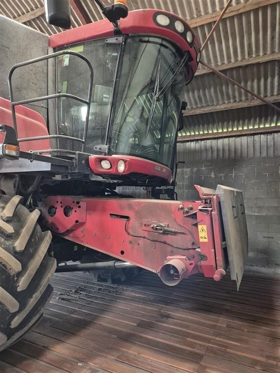 Combină de recoltat cereale Case IH Axial-Flow 8010 MacDon skærebord: Foto 13
