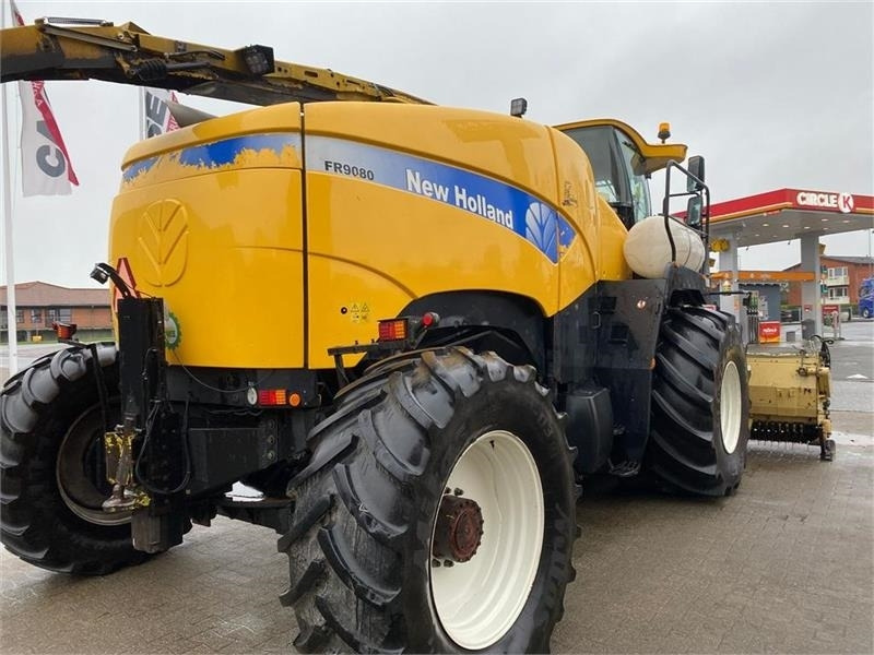 New Holland FR9080 med pick-up - Combină de Recoltat Furaj: Foto 4 New Holland FR9080 med pick-up - Combină de Recoltat Furaj: Foto 4