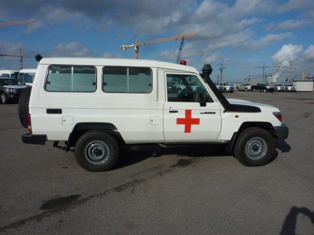 Toyota Land Cruiser 78 Metal top hzj 78 ambulance 4.2L Diesel Manual - Automobil: Foto 5 Toyota Land Cruiser 78 Metal top hzj 78 ambulance 4.2L Diesel Manual - Automobil: Foto 5