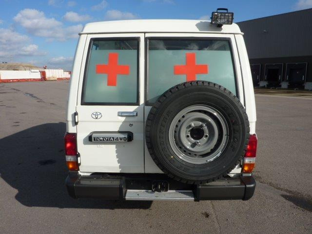 Toyota Land Cruiser 78 Metal top hzj 78 ambulance 4.2L Diesel Manual - Automobil: Foto 3 Toyota Land Cruiser 78 Metal top hzj 78 ambulance 4.2L Diesel Manual - Automobil: Foto 3