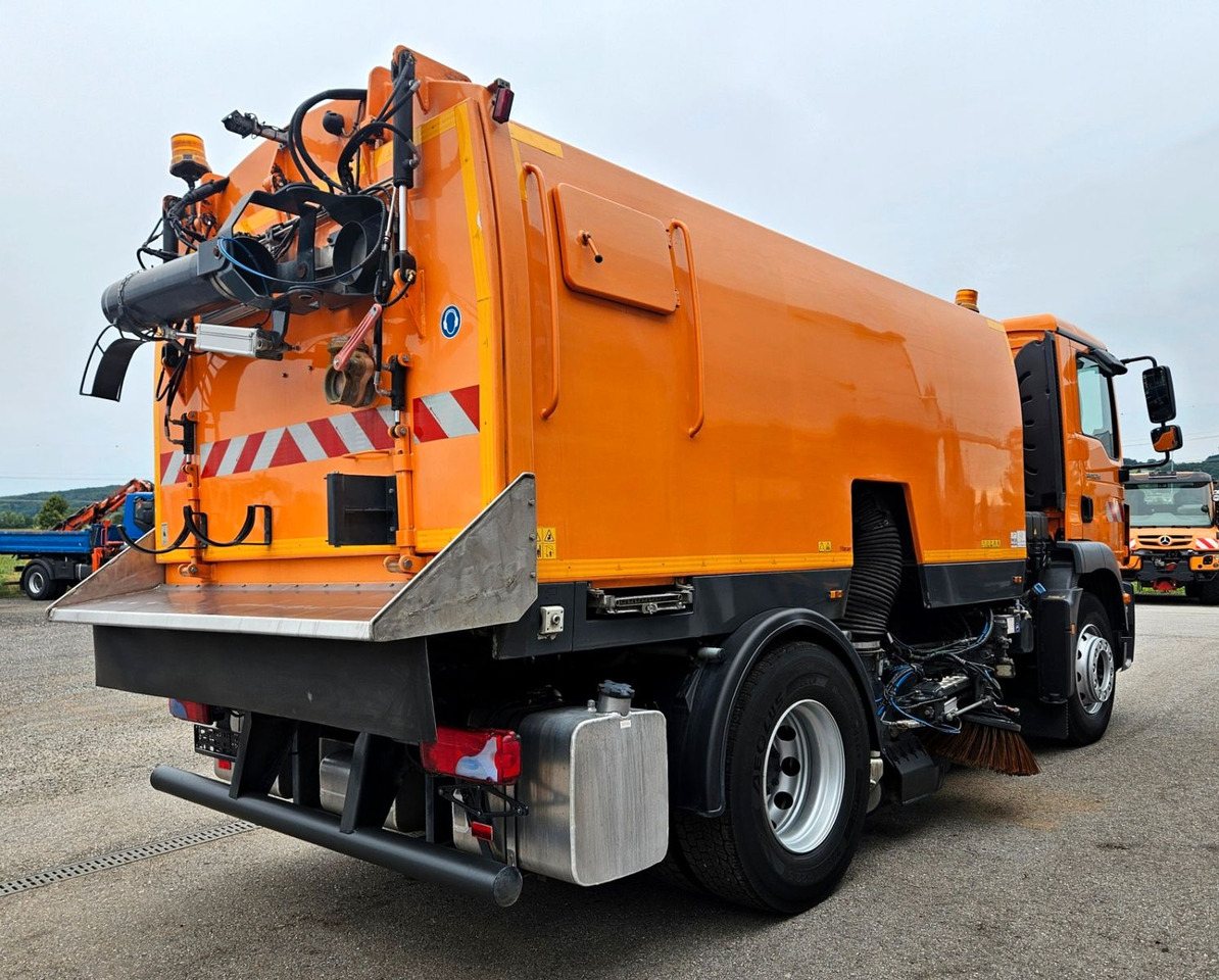 MAN TGM 18.250 Euro6 BROCK SL200 L+R Aufbaumotor - Măturătoare stradală: Foto 5 MAN TGM 18.250 Euro6 BROCK SL200 L+R Aufbaumotor - Măturătoare stradală: Foto 5