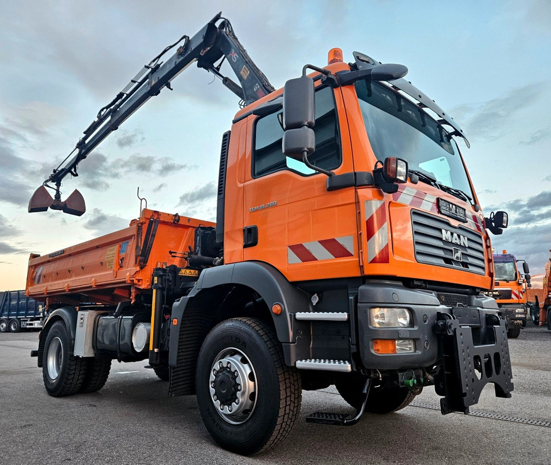 MAN TGM 18.280 4x4 HIAB 111-3 Funk Kran Winterdienst - Camion basculantă, Camion cu macara: Foto 3 MAN TGM 18.280 4x4 HIAB 111-3 Funk Kran Winterdienst - Camion basculantă, Camion cu macara: Foto 3