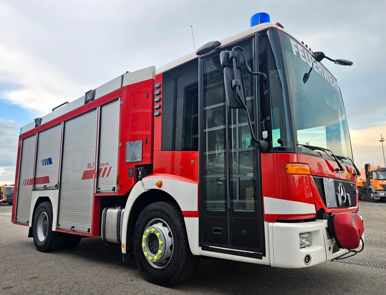 Autospeciala de stins incendii Mercedes-Benz 1829 Feuerwehr Ziegler RLF 2000/300 TLF Winde: Foto 6 Autospeciala de stins incendii Mercedes-Benz 1829 Feuerwehr Ziegler RLF 2000/300 TLF Winde: Foto 6