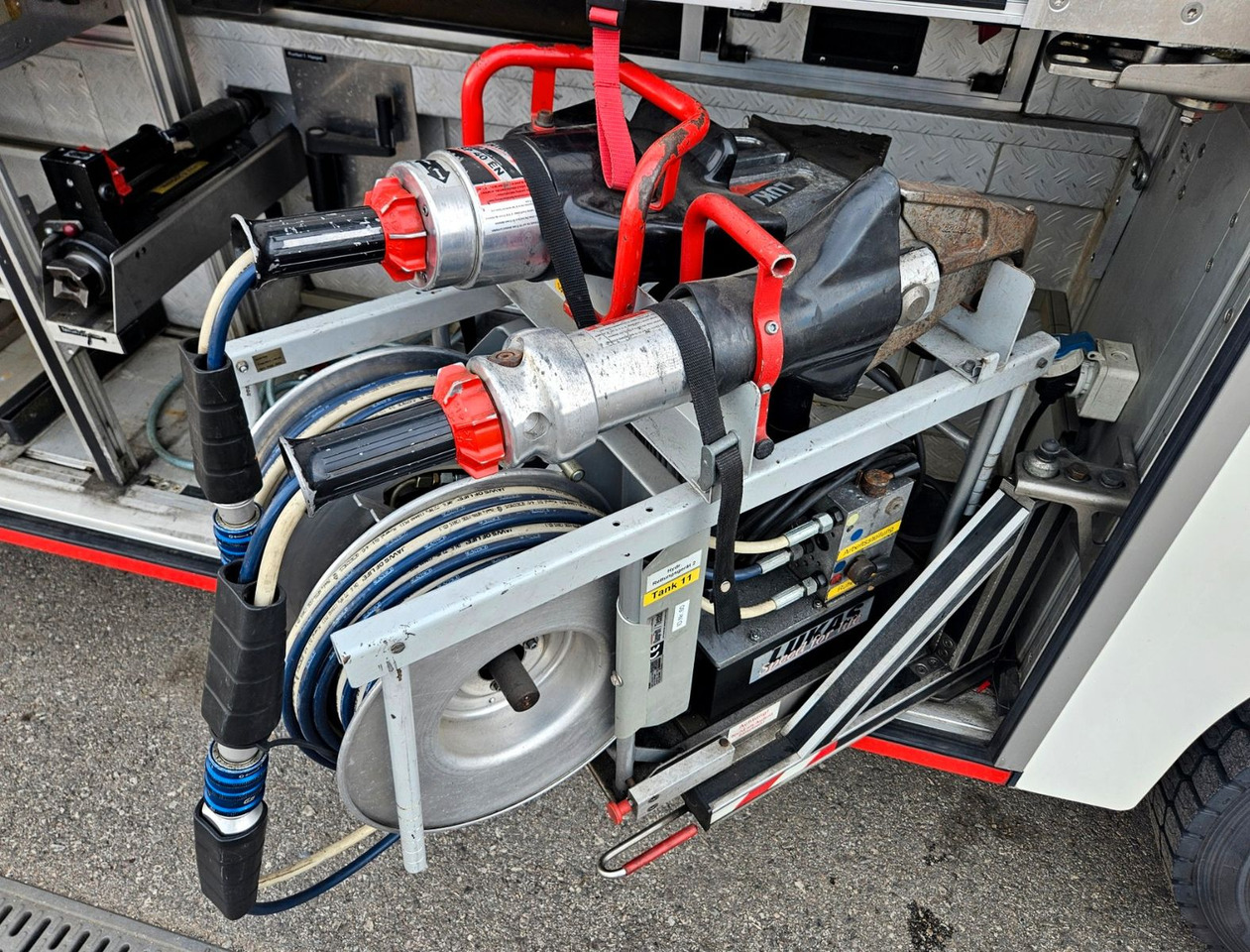 Autospeciala de stins incendii Mercedes-Benz 1829 Feuerwehr Ziegler RLF 2000/300 TLF Winde: Foto 10 Autospeciala de stins incendii Mercedes-Benz 1829 Feuerwehr Ziegler RLF 2000/300 TLF Winde: Foto 10