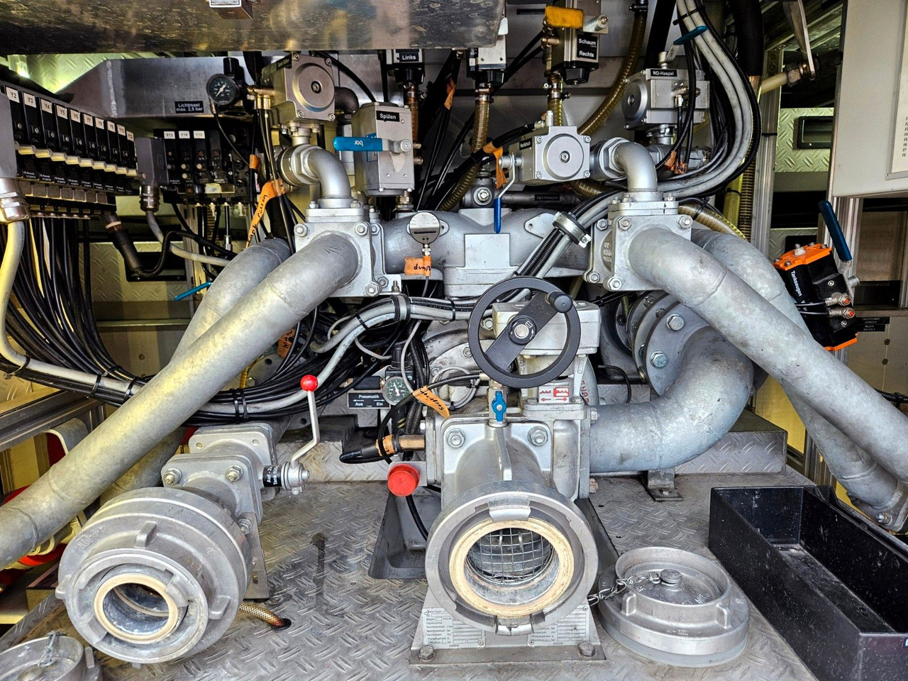 Autospeciala de stins incendii Mercedes-Benz 1829 Feuerwehr Ziegler RLF 2000/300 TLF Winde: Foto 21 Autospeciala de stins incendii Mercedes-Benz 1829 Feuerwehr Ziegler RLF 2000/300 TLF Winde: Foto 21