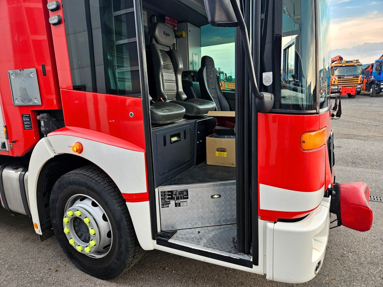 Autospeciala de stins incendii Mercedes-Benz 1829 Feuerwehr Ziegler RLF 2000/300 TLF Winde: Foto 20 Autospeciala de stins incendii Mercedes-Benz 1829 Feuerwehr Ziegler RLF 2000/300 TLF Winde: Foto 20