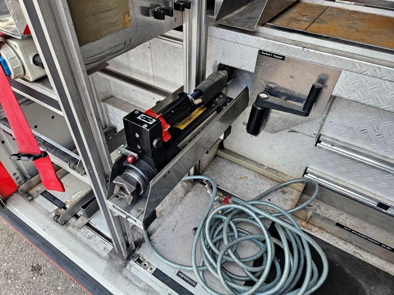 Autospeciala de stins incendii Mercedes-Benz 1829 Feuerwehr Ziegler RLF 2000/300 TLF Winde: Foto 9 Autospeciala de stins incendii Mercedes-Benz 1829 Feuerwehr Ziegler RLF 2000/300 TLF Winde: Foto 9