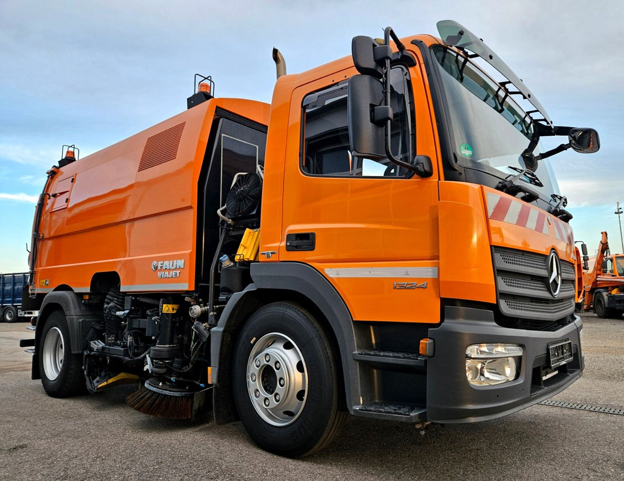 Mercedes-Benz Atego 1324 Euro6 FAUN Viajet 6 Aufbaumotor - Măturătoare stradală: Foto 1 Mercedes-Benz Atego 1324 Euro6 FAUN Viajet 6 Aufbaumotor - Măturătoare stradală: Foto 1