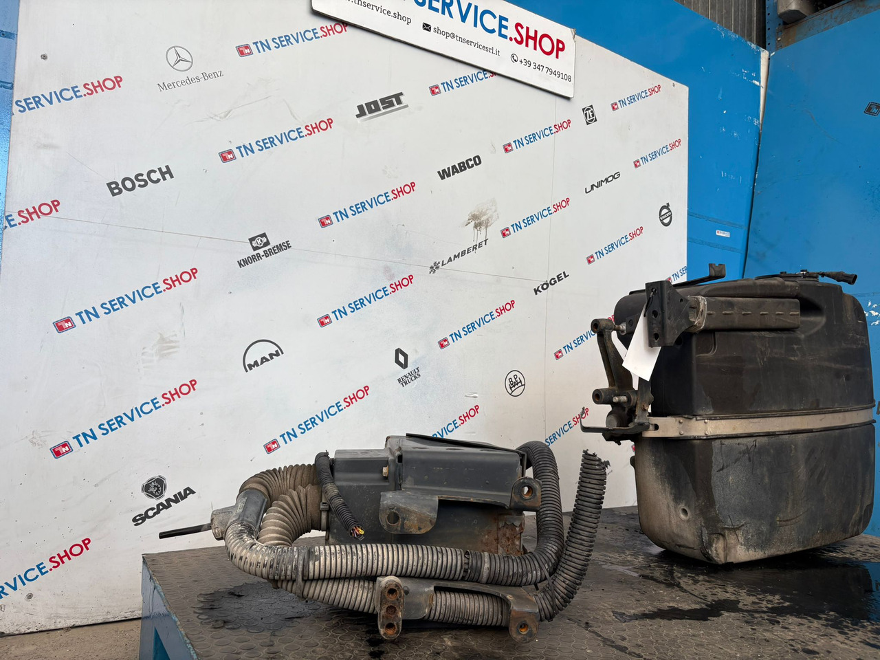 Serbatoio Adblue Iveco - Rezervor pentru AdBlue pentru Autoutilitară: Foto 3 Serbatoio Adblue Iveco - Rezervor pentru AdBlue pentru Autoutilitară: Foto 3