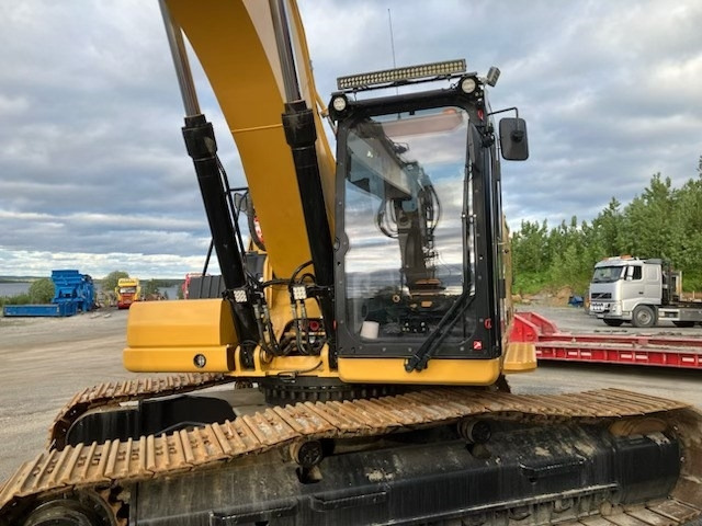 CAT 330 - Excavator pe şenile: Foto 1 CAT 330 - Excavator pe şenile: Foto 1