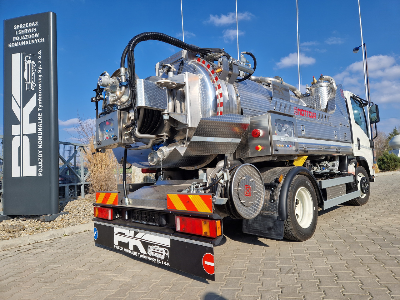 ISUZU - Maşină pentru vidanjări: Foto 2 ISUZU - Maşină pentru vidanjări: Foto 2