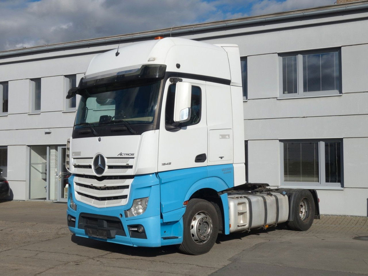 Mercedes-Benz Actros 1845 Giga Space, Standard - Cap tractor: Foto 1 Mercedes-Benz Actros 1845 Giga Space, Standard - Cap tractor: Foto 1