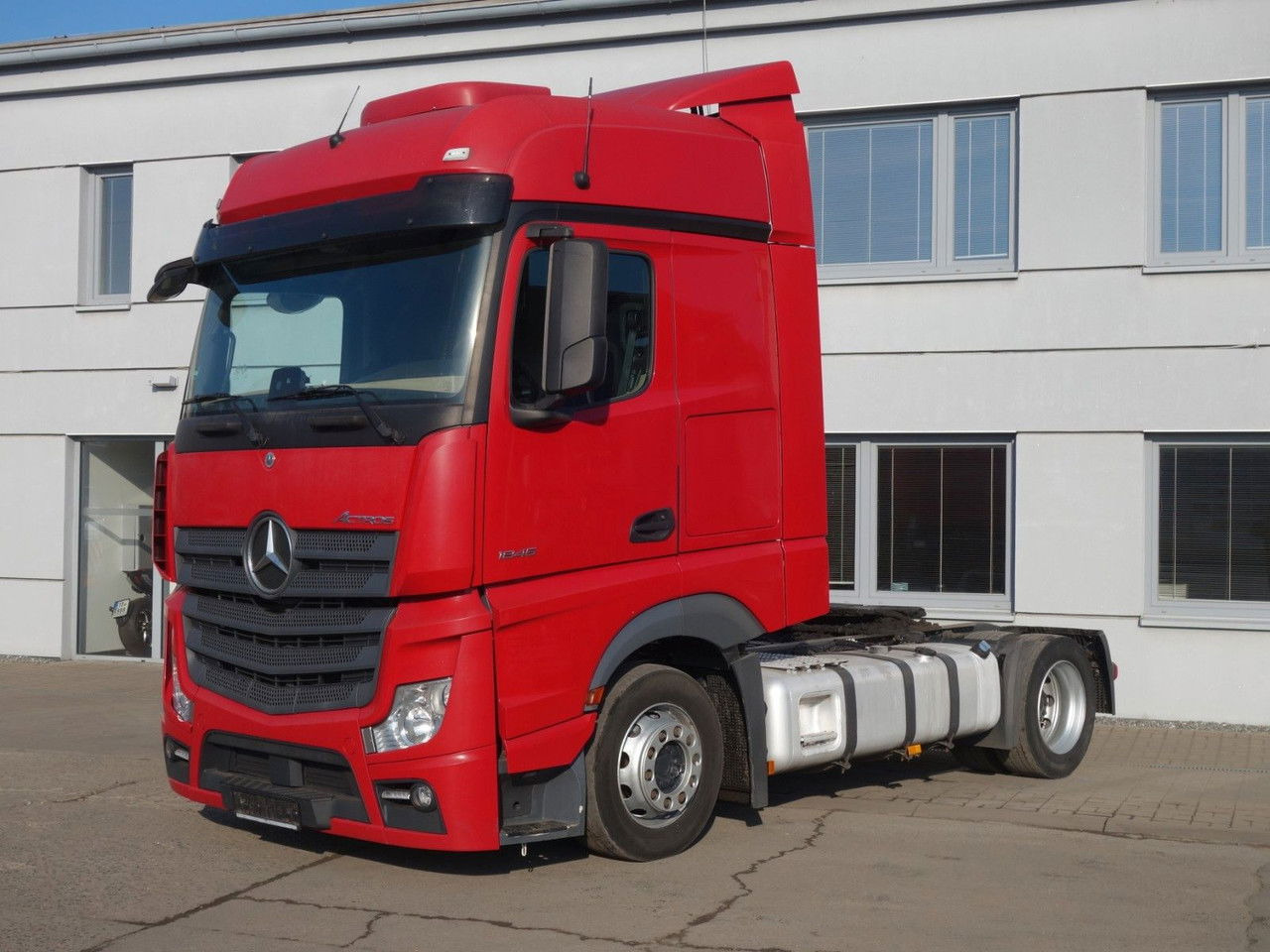 Mercedes-Benz Actros 1845 Lsnrl, Lowdeck, Standklima - Cap tractor: Foto 1 Mercedes-Benz Actros 1845 Lsnrl, Lowdeck, Standklima - Cap tractor: Foto 1
