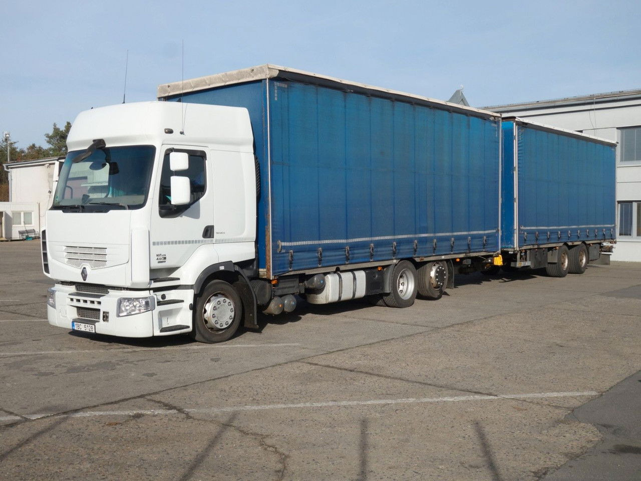 Renault Premium 460 EEV + Svan 120m3 Durchfahren - Camion cu prelată: Foto 1 Renault Premium 460 EEV + Svan 120m3 Durchfahren - Camion cu prelată: Foto 1