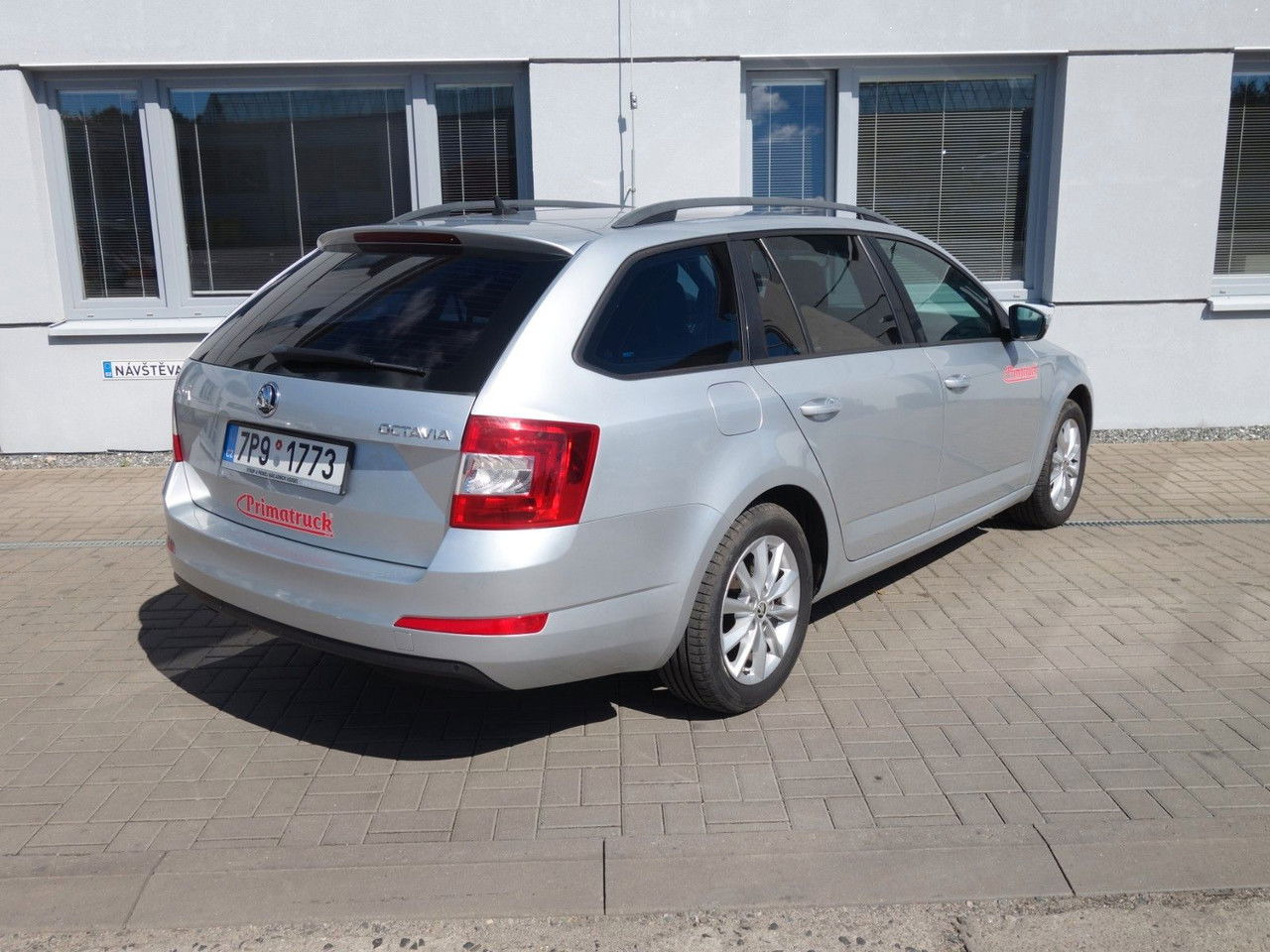 Škoda Octavia Combi Ambition 1,6 TDI, DSG, Navi, Clima - Mașină break: Foto 5 Škoda Octavia Combi Ambition 1,6 TDI, DSG, Navi, Clima - Mașină break: Foto 5