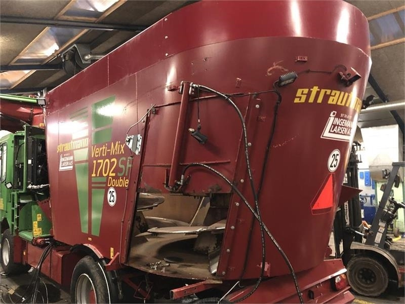 Strautmann Verti-Mix SF1702 Selvkørende blander - Remorcă distribuit furaje: Foto 3 Strautmann Verti-Mix SF1702 Selvkørende blander - Remorcă distribuit furaje: Foto 3