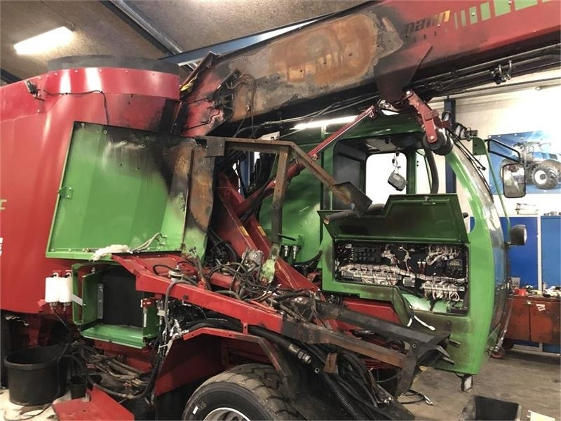 Strautmann Verti-Mix SF1702 Selvkørende blander - Remorcă distribuit furaje: Foto 4 Strautmann Verti-Mix SF1702 Selvkørende blander - Remorcă distribuit furaje: Foto 4