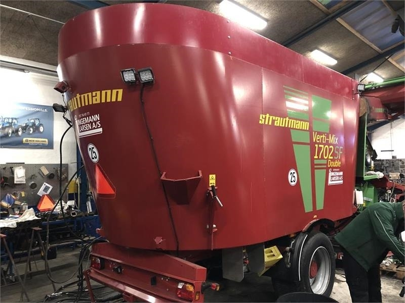 Strautmann Verti-Mix SF1702 Selvkørende blander - Remorcă distribuit furaje: Foto 2 Strautmann Verti-Mix SF1702 Selvkørende blander - Remorcă distribuit furaje: Foto 2