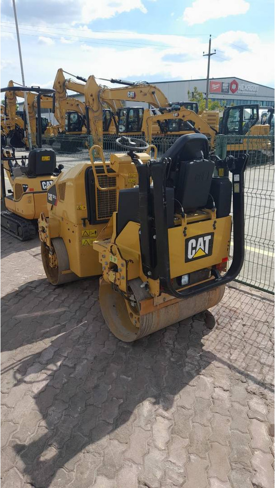CAT CB 1.8 - Cilindru compactor: Foto 4 CAT CB 1.8 - Cilindru compactor: Foto 4