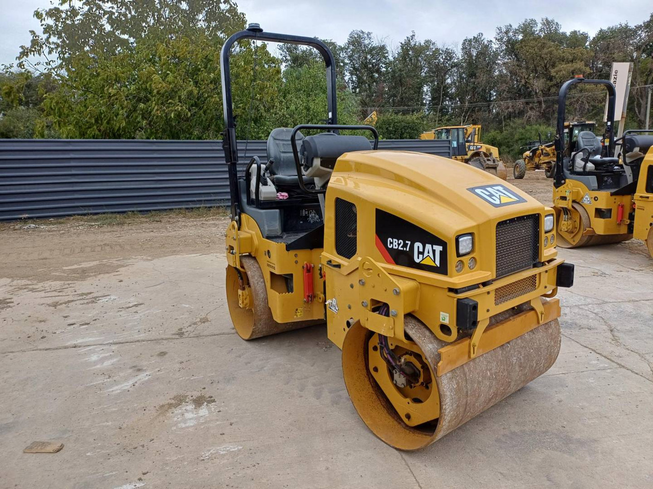CAT CB2.7LRC - Cilindru compactor pentru asfalt: Foto 2 CAT CB2.7LRC - Cilindru compactor pentru asfalt: Foto 2