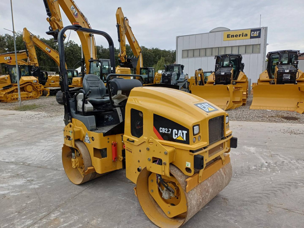 CAT CB2.7LRC - Cilindru compactor pentru asfalt: Foto 2 CAT CB2.7LRC - Cilindru compactor pentru asfalt: Foto 2
