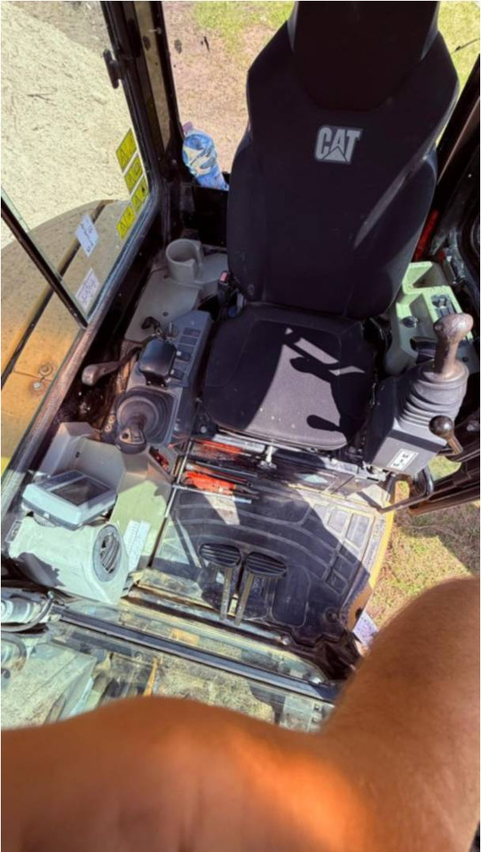 CAT 303.5ECR - Excavator pe şenile: Foto 4 CAT 303.5ECR - Excavator pe şenile: Foto 4