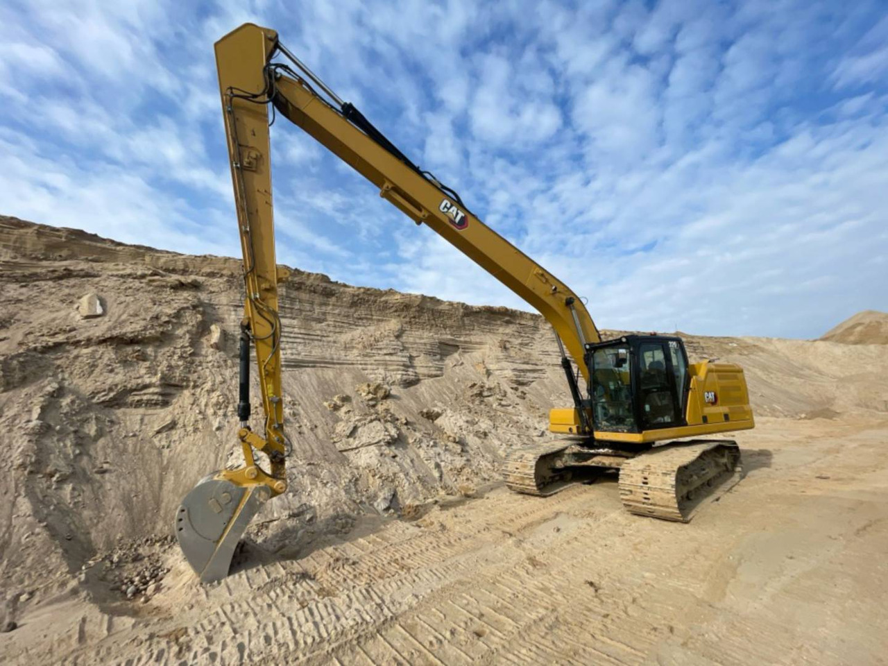 CAT 320 - Excavator pe şenile: Foto 1 CAT 320 - Excavator pe şenile: Foto 1