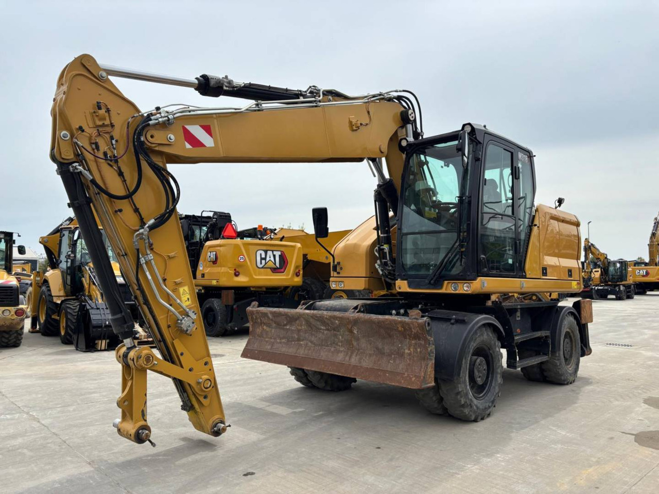 CAT M 318 - Excavator pe roţi: Foto 2 CAT M 318 - Excavator pe roţi: Foto 2