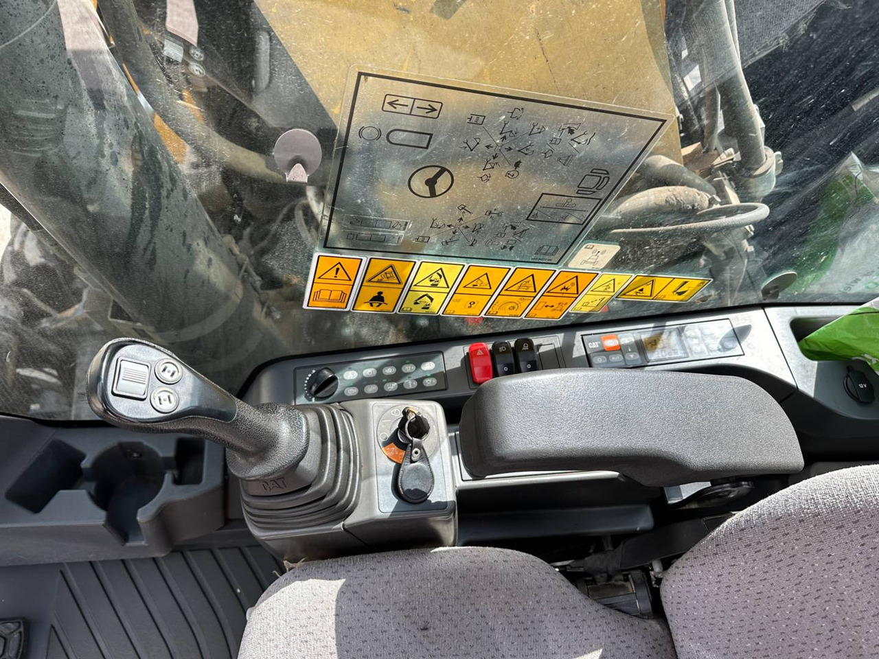 Excavator pe roţi CAT M318F: Foto 13