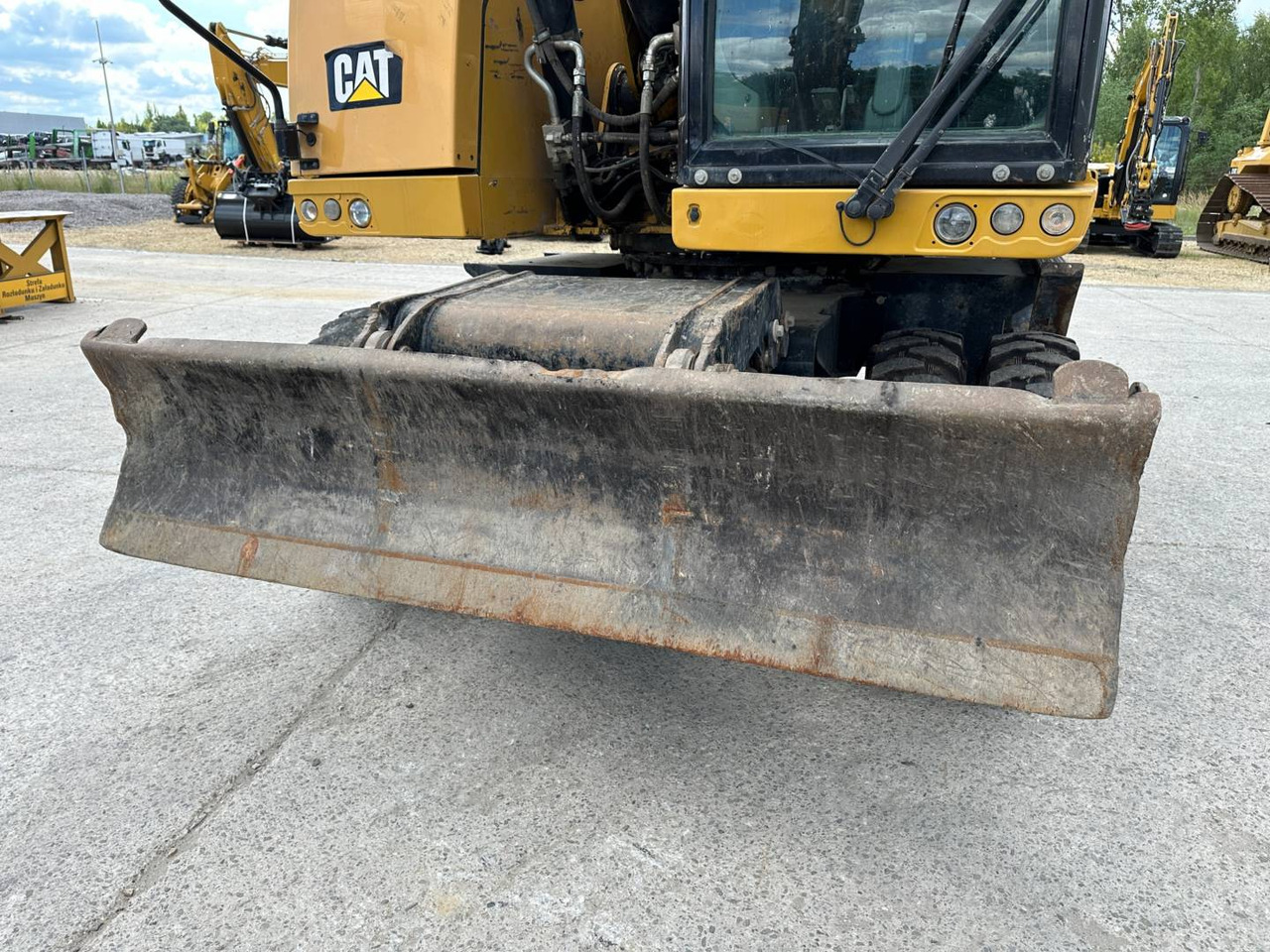 Excavator pe roţi CAT M318F: Foto 16