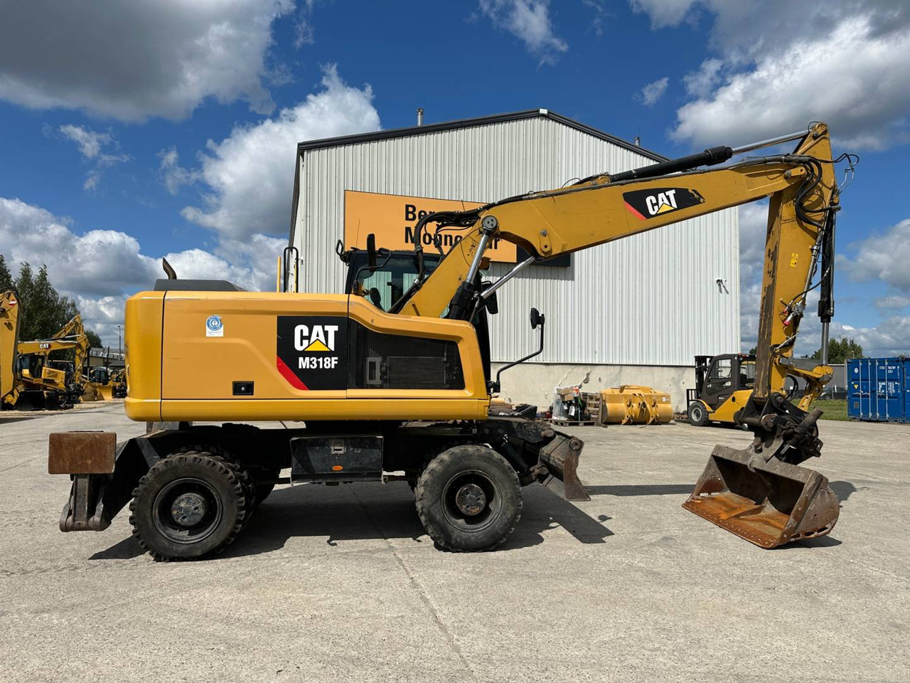 Excavator pe roţi CAT M318F: Foto 11