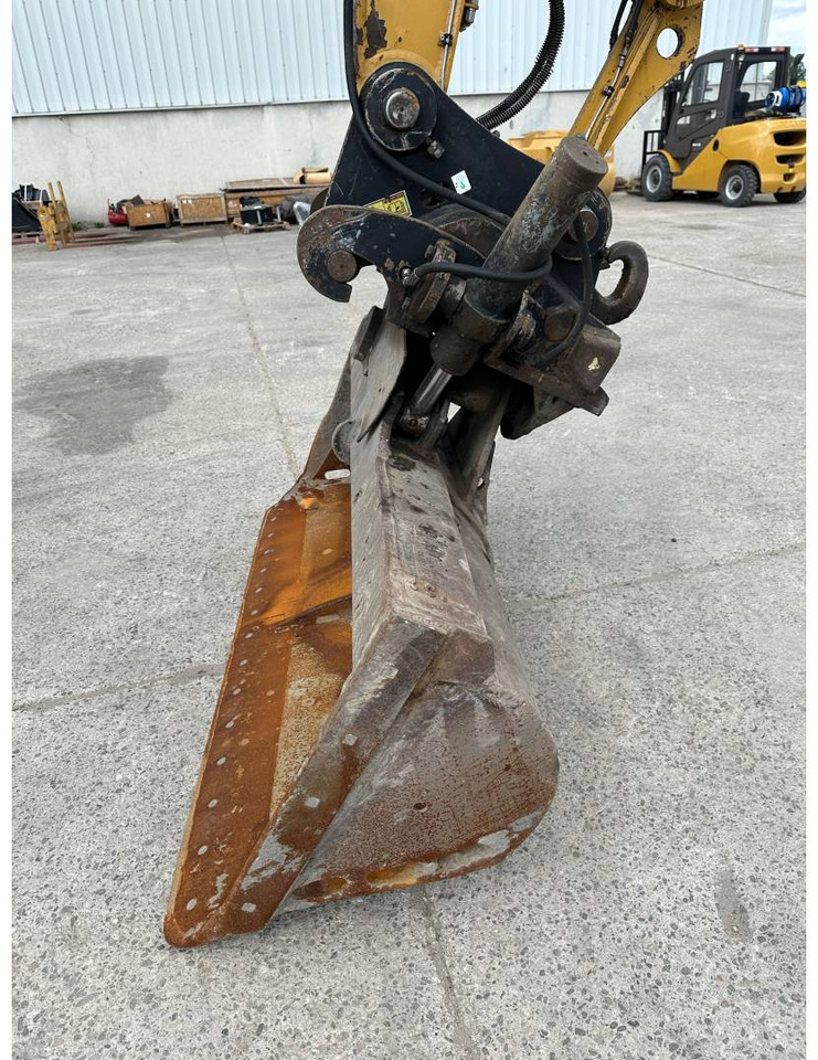 Excavator pe roţi CAT M318F: Foto 20