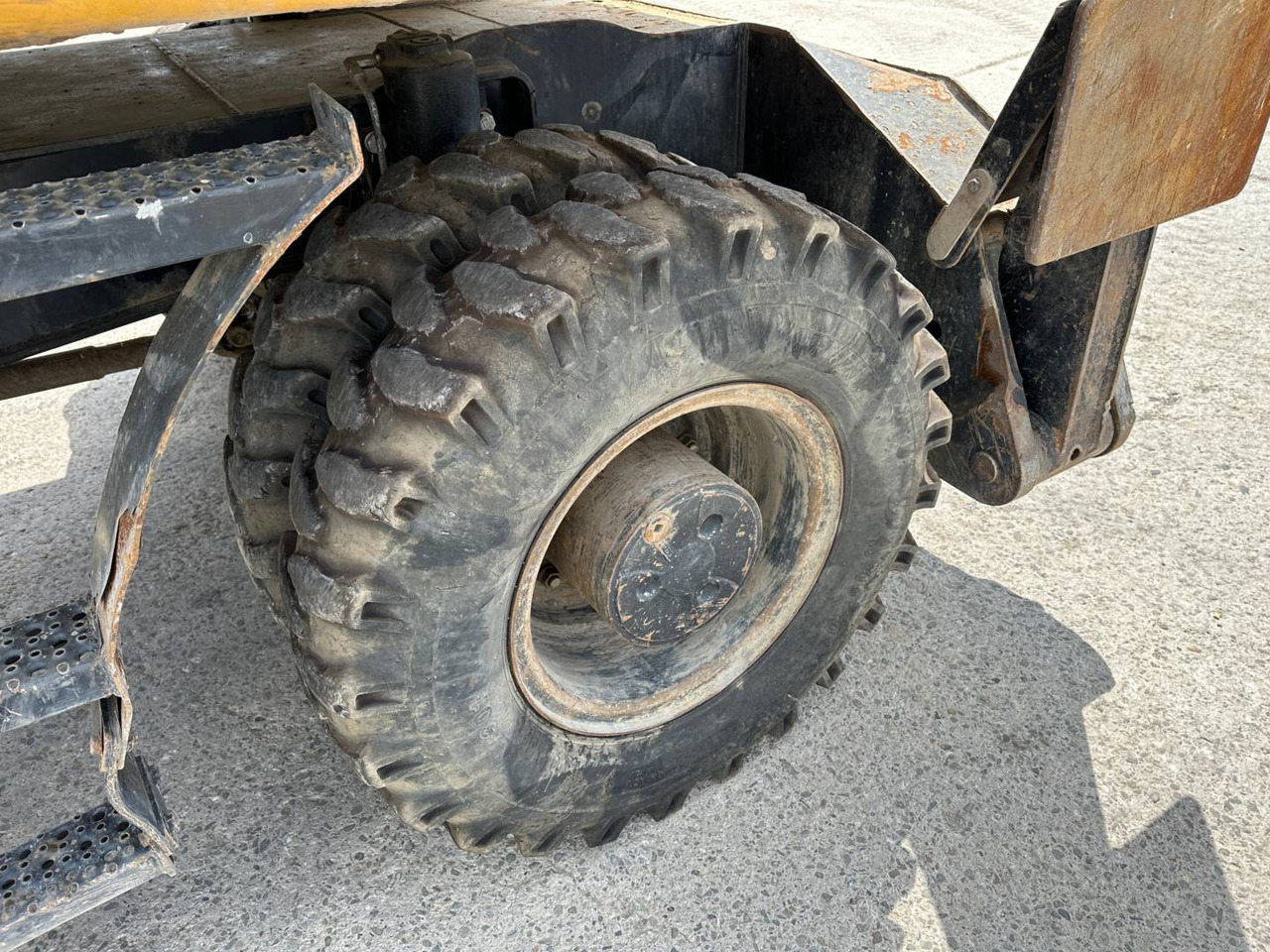 Excavator pe roţi CAT M318F: Foto 29