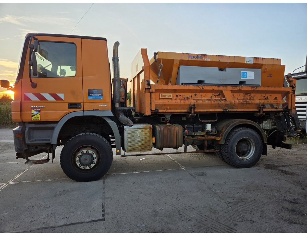 MERCEDES ACTROS 1836 4X4 TIPPER possible to buy with salt spreader - Camion basculantă: Foto 3 MERCEDES ACTROS 1836 4X4 TIPPER possible to buy with salt spreader - Camion basculantă: Foto 3