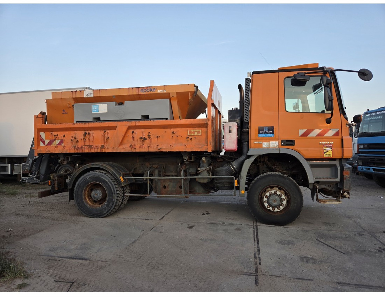 MERCEDES ACTROS 1836 4X4 TIPPER possible to buy with salt spreader - Camion basculantă: Foto 5 MERCEDES ACTROS 1836 4X4 TIPPER possible to buy with salt spreader - Camion basculantă: Foto 5