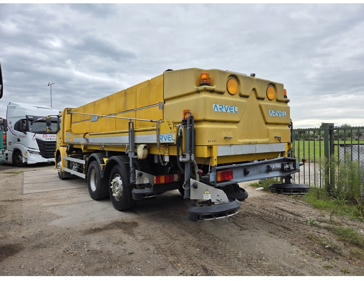 MERCEDES AXOR 2533 6X2 CHASSIS LOW MILEAGE - Camion şasiu, Utilaj deszăpezire: Foto 2 MERCEDES AXOR 2533 6X2 CHASSIS LOW MILEAGE - Camion şasiu, Utilaj deszăpezire: Foto 2