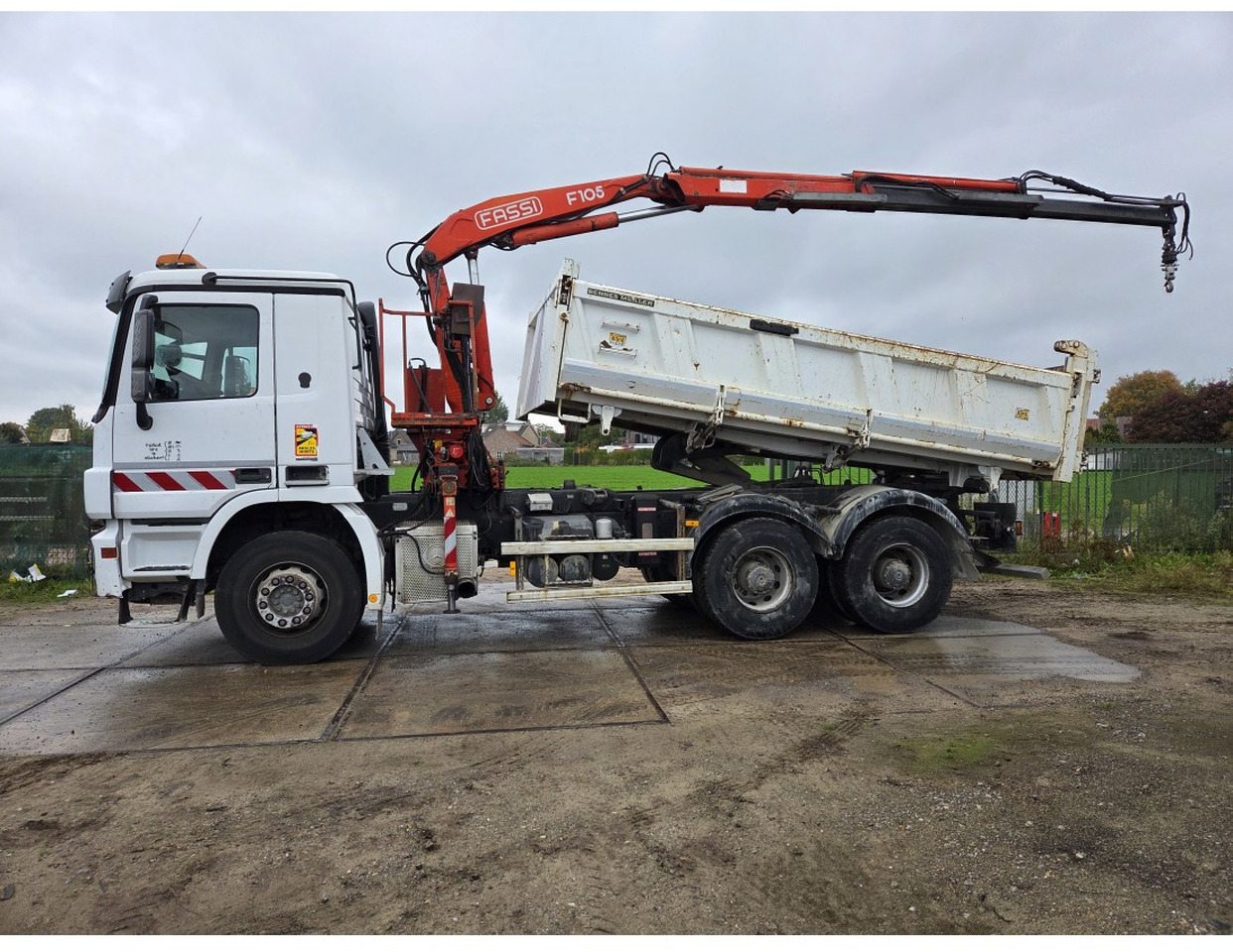 MERCEDESA CTROS 3341 6X4 TIPPER CRANE FASSI F105 - Camion basculantă, Camion cu macara: Foto 2 MERCEDESA CTROS 3341 6X4 TIPPER CRANE FASSI F105 - Camion basculantă, Camion cu macara: Foto 2
