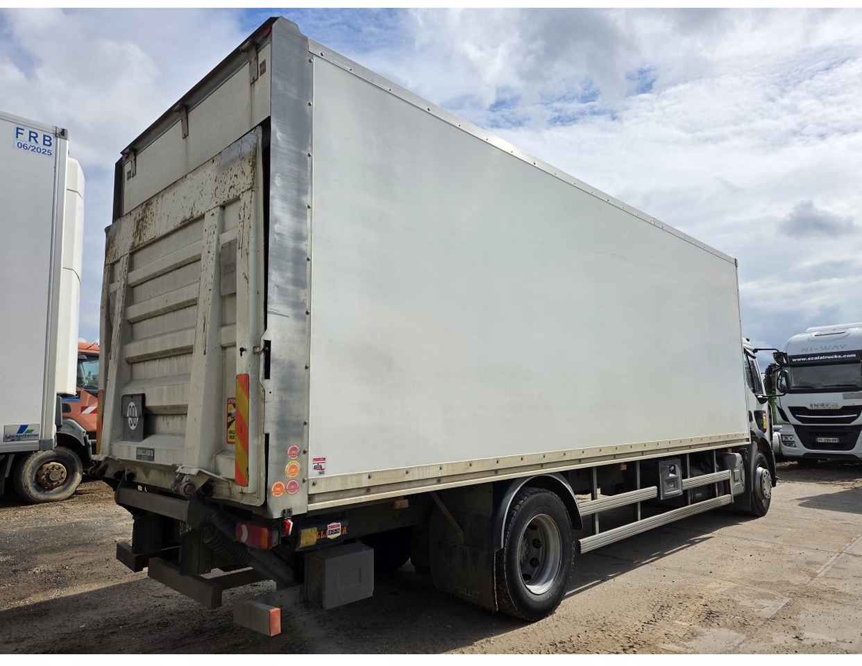 Renault D 280 4X2 Box truck Spring Air suspension Loading Lift Dhollandia - Camion furgon: Foto 2 Renault D 280 4X2 Box truck Spring Air suspension Loading Lift Dhollandia - Camion furgon: Foto 2