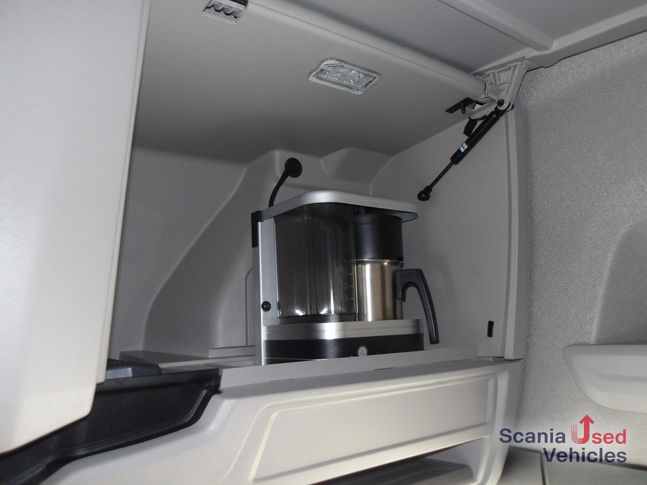 SCANIA S 590 NB - V8 - FULL AIR - LEDER - ALCOA - uvm - Cap tractor: Foto 4 SCANIA S 590 NB - V8 - FULL AIR - LEDER - ALCOA - uvm - Cap tractor: Foto 4