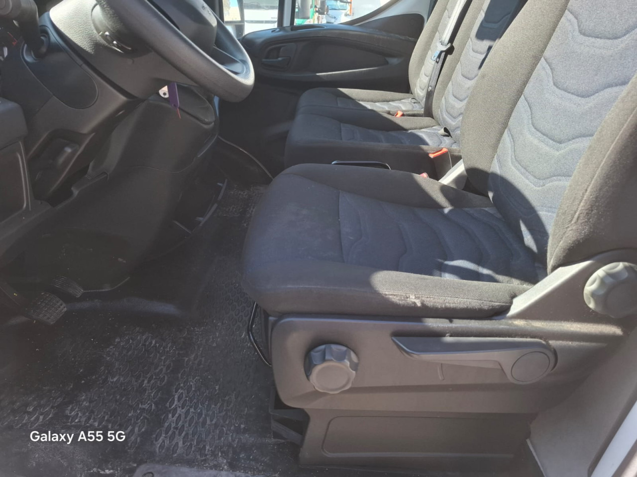 IVECO Daily 35S16V A8 - Transport persoane: Foto 5 IVECO Daily 35S16V A8 - Transport persoane: Foto 5
